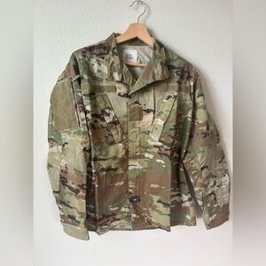 Army combat uniform coat Small- Regular Preowned excellent condition